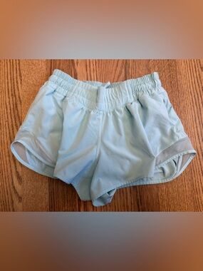 Lululemon Hotty Hot Short II *2.5" Light Blue Size 4